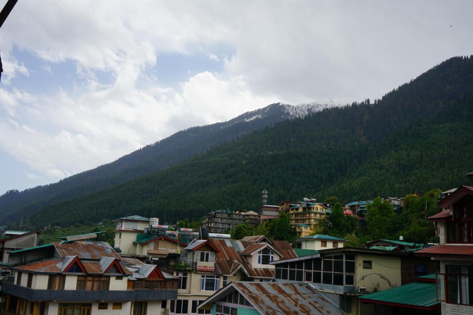 Hotel Magnolia Mallroad Manali المظهر الخارجي الصورة